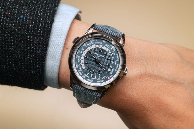 Patek-Philippe-World-Time-5530G-001-RHE-Crop-Fake